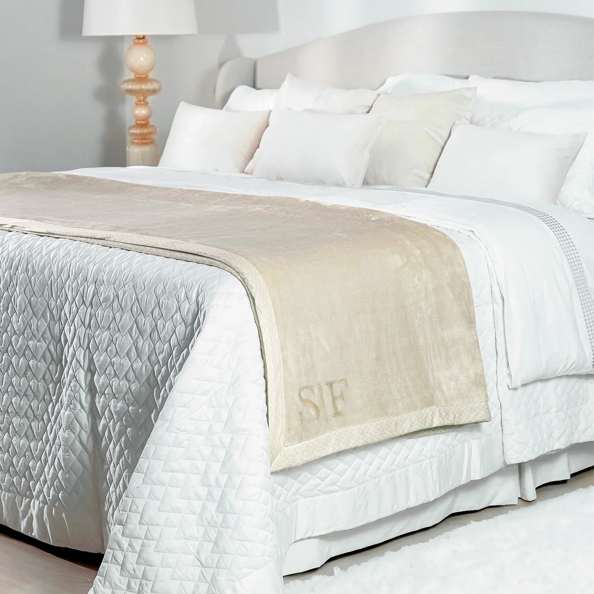 [COMPRE 1 LEVE 2] Cobertor Trussardi 100% Microfibra Aveludado Piemontesi King - Moonbean